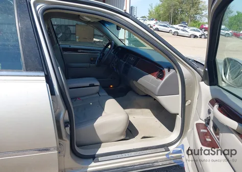 2009 Lincoln Town Car Signature Limited из США, поврежденный, VIN 2LNHM82V49X617135